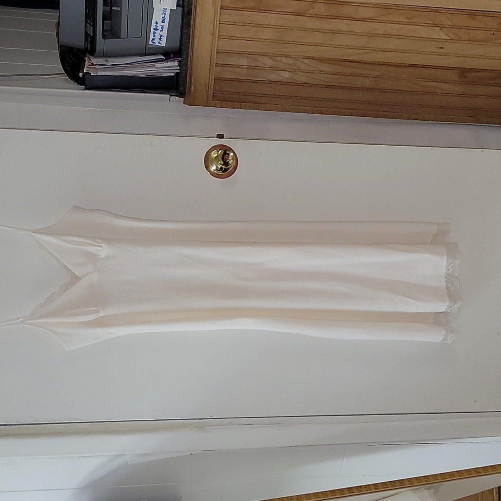 Vanity Fair Nightgown NWT Small